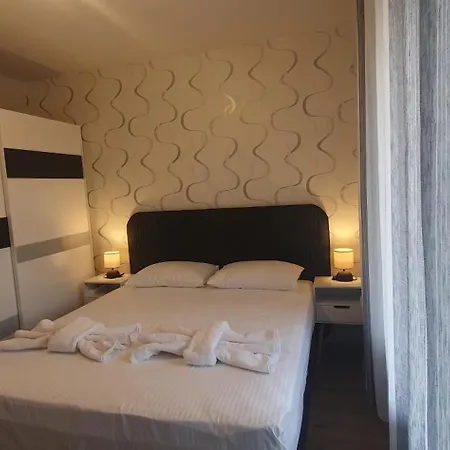 Central Beach Ravda Apartments