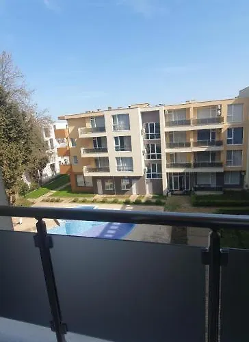 Central Beach Ravda Apartments Равда