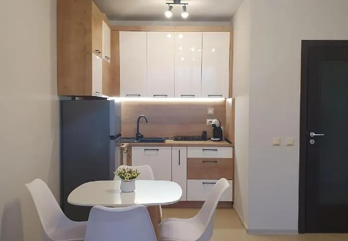 Central Beach Ravda Apartments Апартамент *