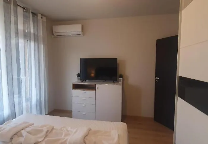 Central Beach Ravda Apartments Равда