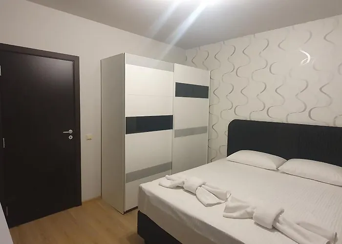 Central Beach Ravda Apartments Апартамент *