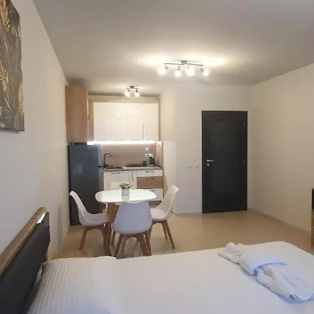 Central Beach Ravda Apartments Appartamento *
