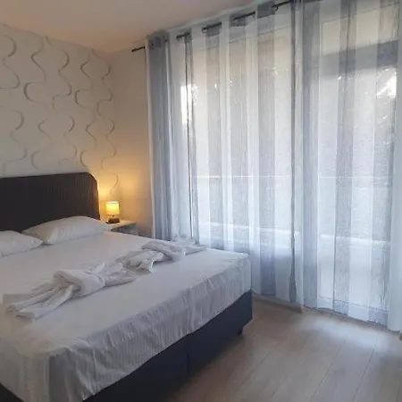 Central Beach Ravda Apartments
