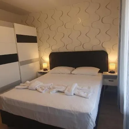 Central Beach Ravda Apartments