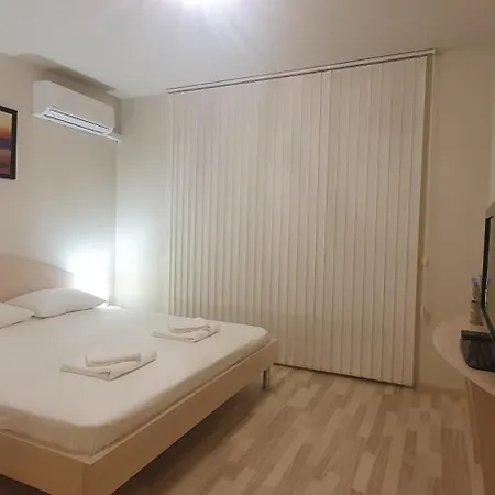 Central Beach Ravda Apartments Appartamento