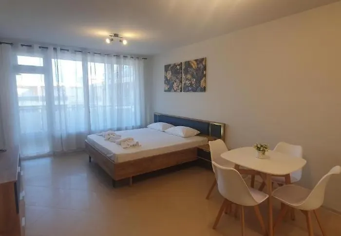 Central Beach Ravda Apartments Appartamento