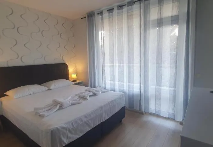 Central Beach Ravda Apartments