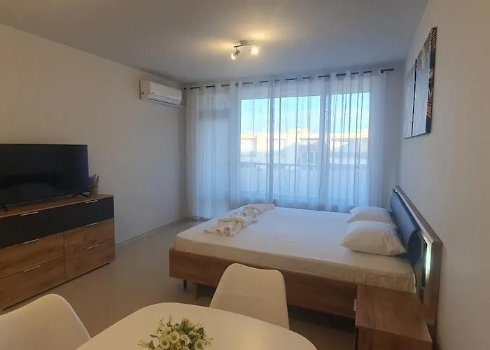 Central Beach Ravda Apartments *